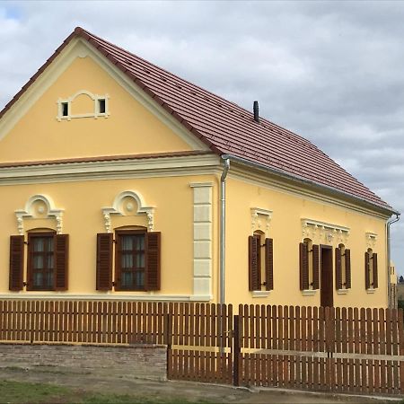 Апартаменти Porrogi Fenyo Vendeghaz Екстер'єр фото